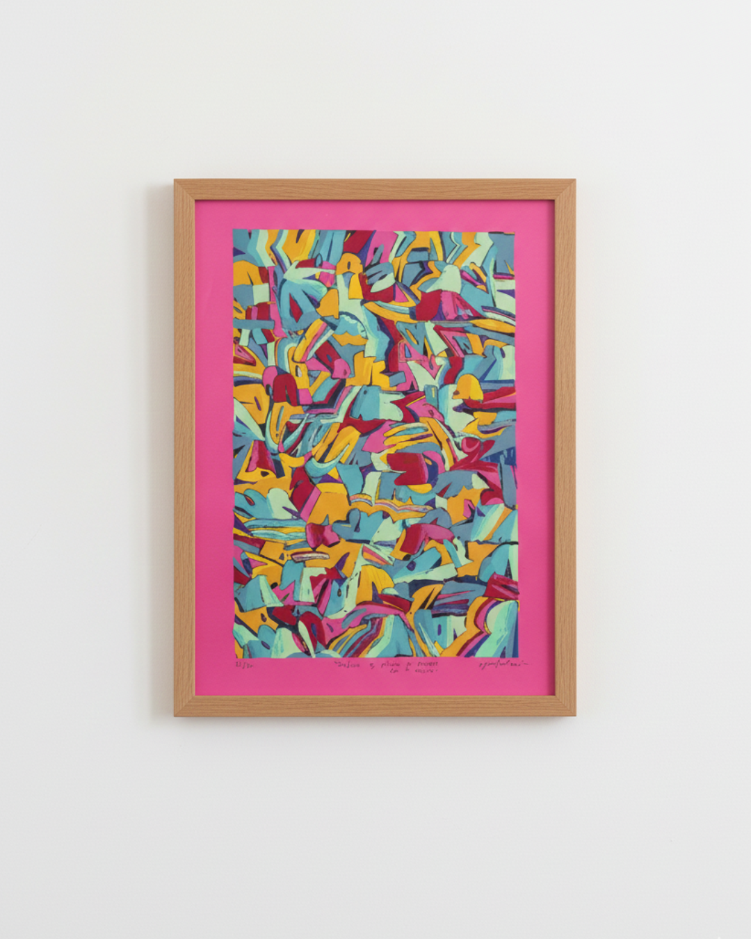 “Indicios y pétalos se forman en lo escrito”