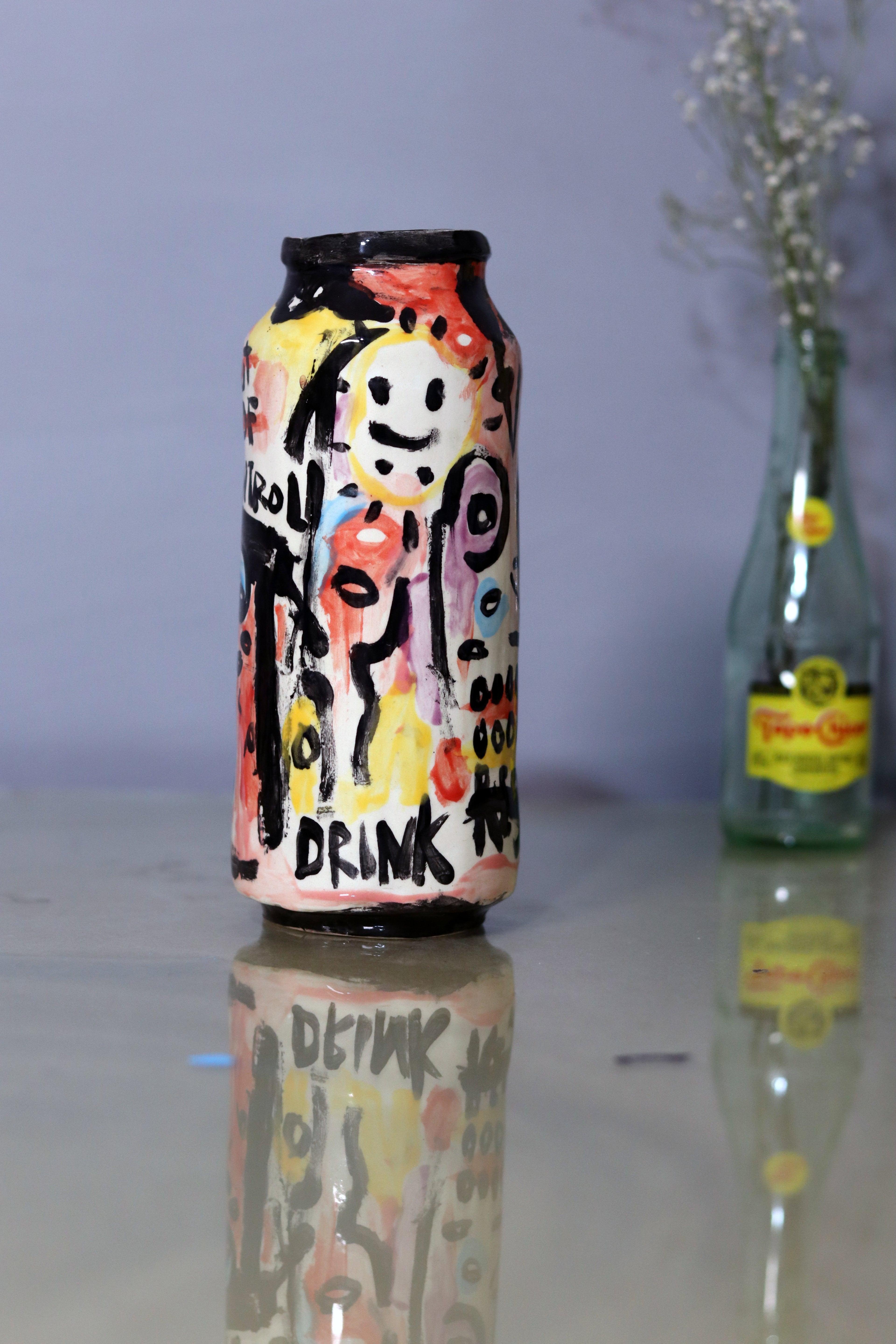 "Out of control / Florero de cerámica"